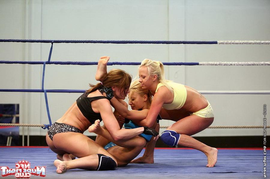 16P Carla Cox with lesbian girls in bitches catfight