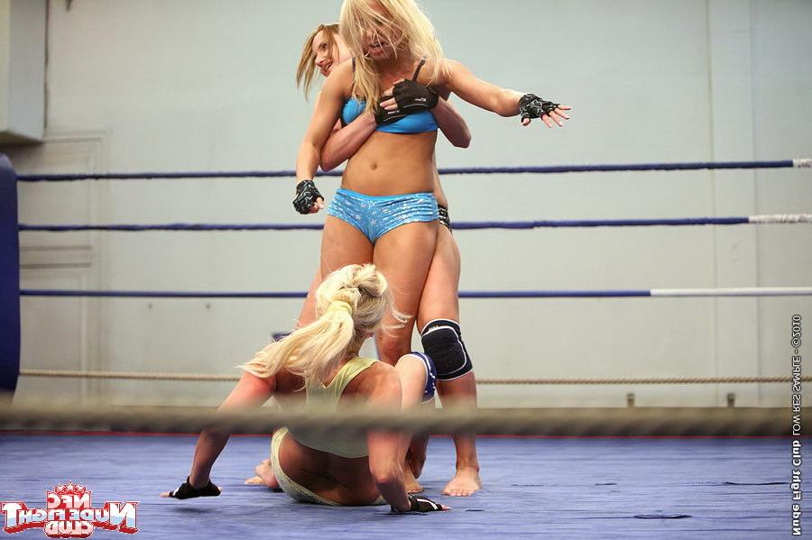 16P Carla Cox with lesbian girls in bitches catfight