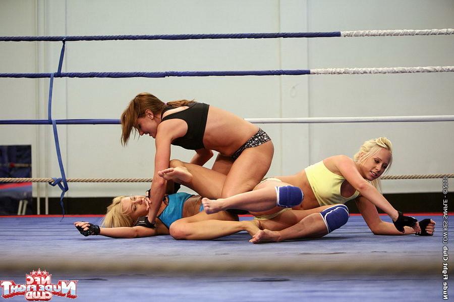 16P Carla Cox with lesbian girls in bitches catfight