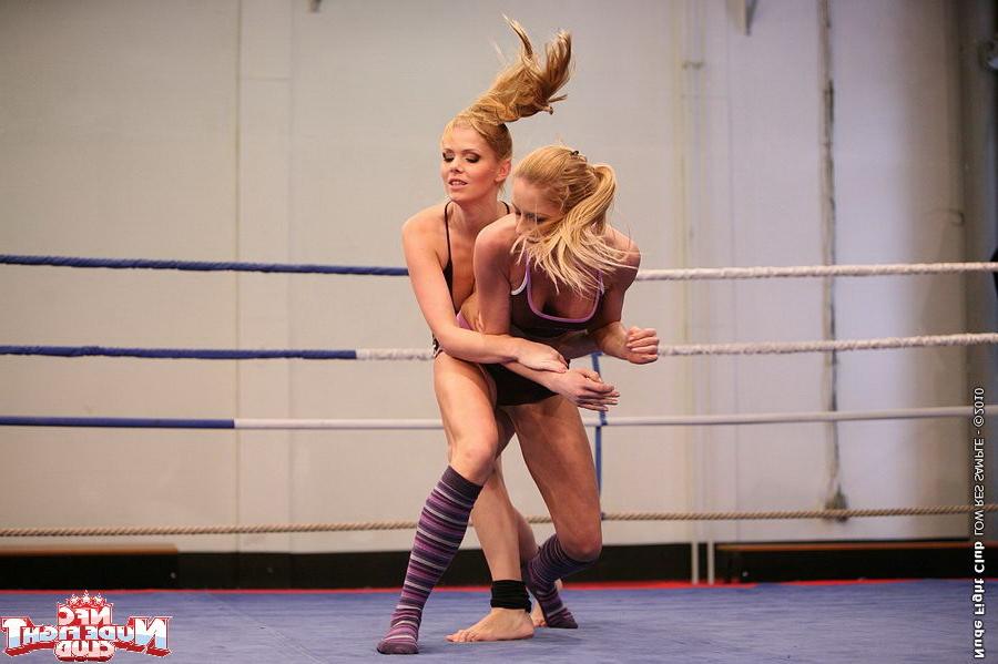 16P Lily Love sexy lesbian blonde in bitches catfight