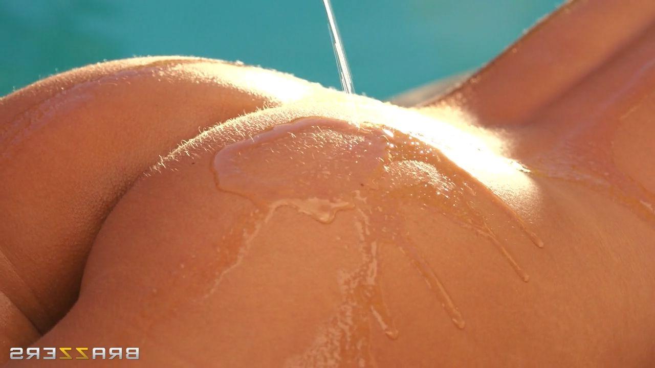 16P Amy Reid loves massages and big cocks