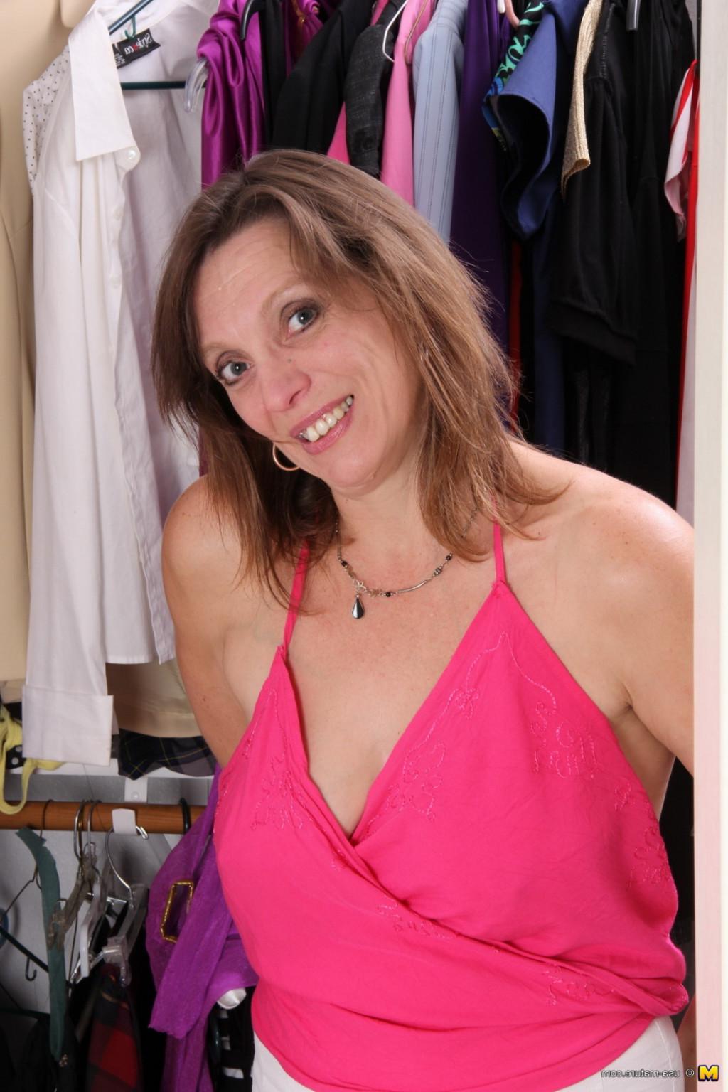 16P Naughty American housewife dressing up and then some