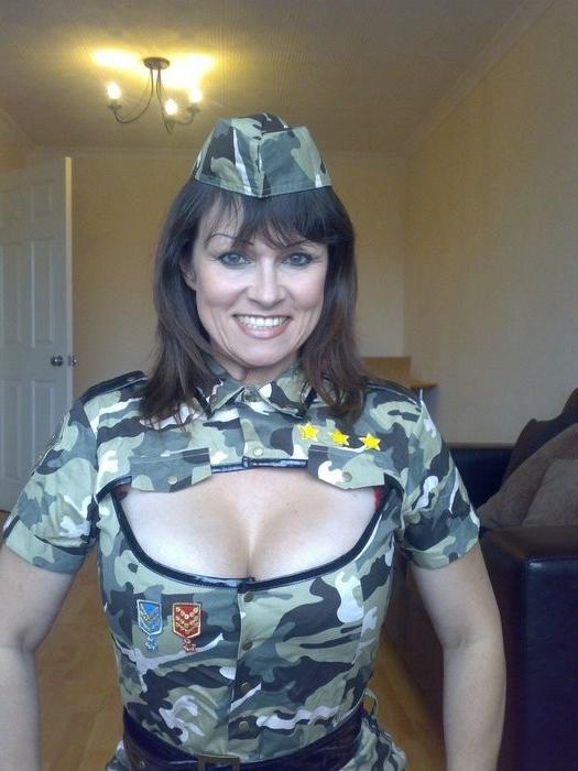 12P Real Amateur Wife
