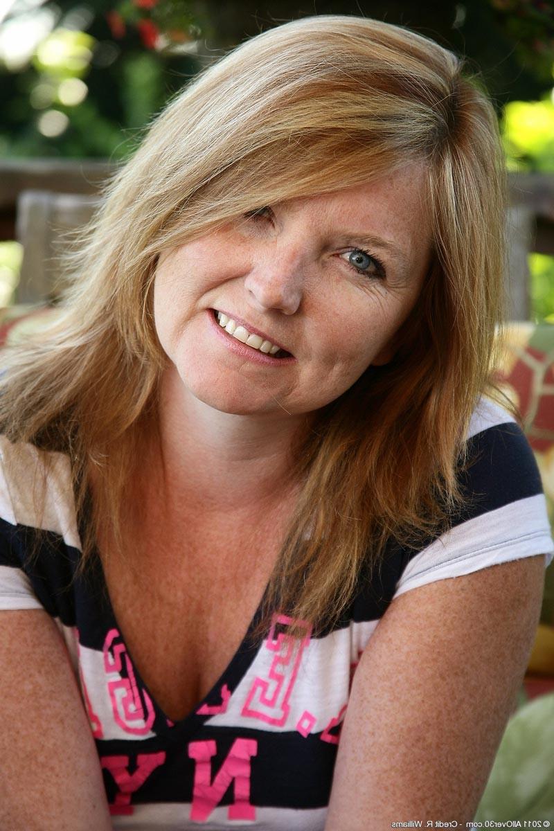 15P Horny amateur mature strips naked outside