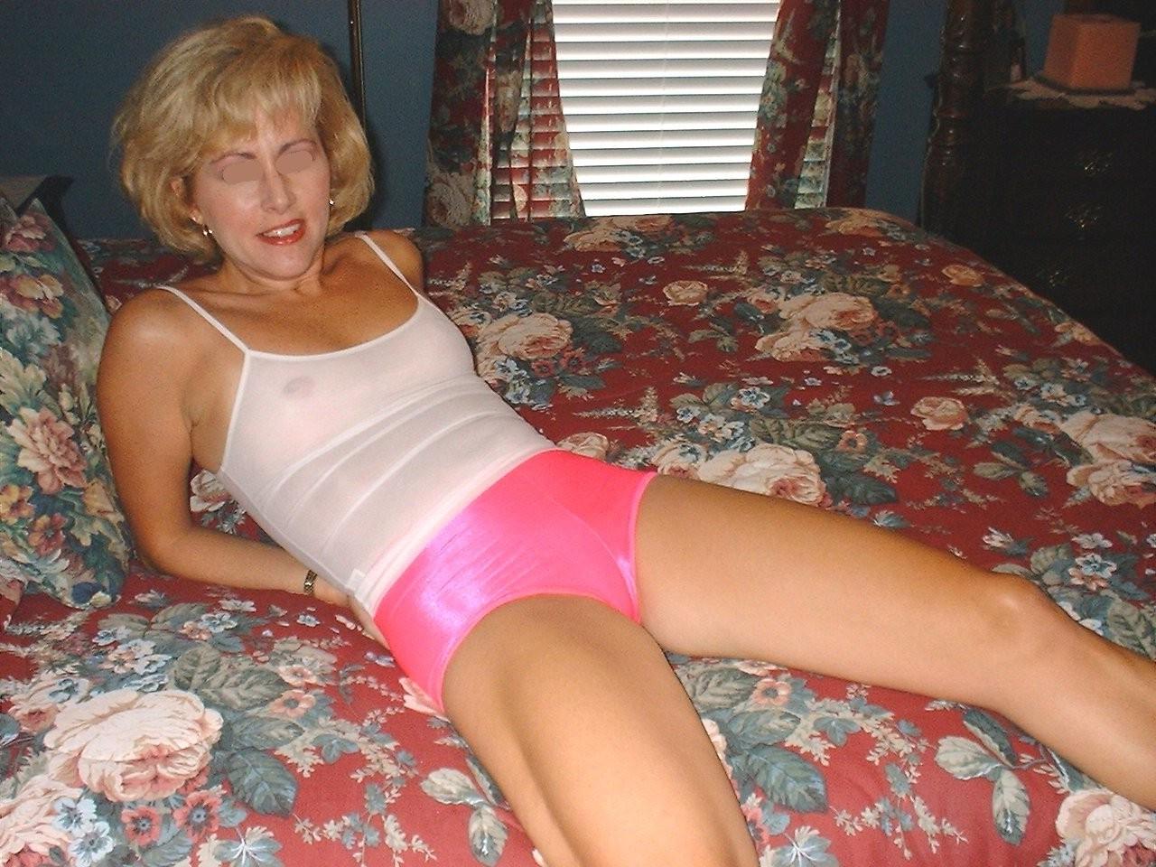 15P Hot wife selfshot pics