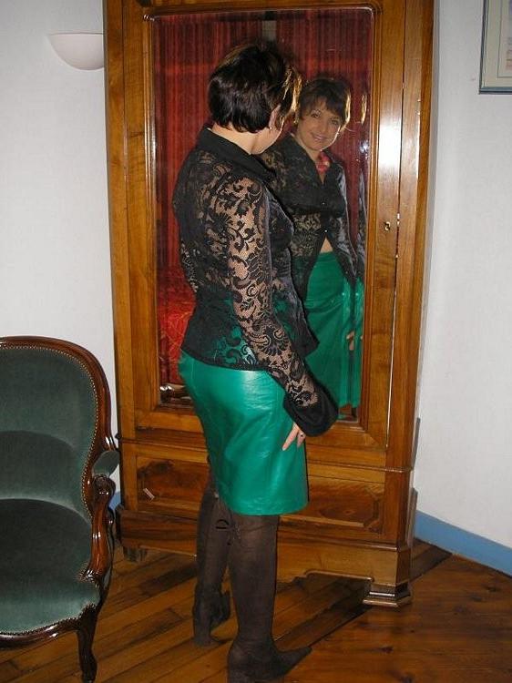 15P French housewife Nathalie in stockings and boots