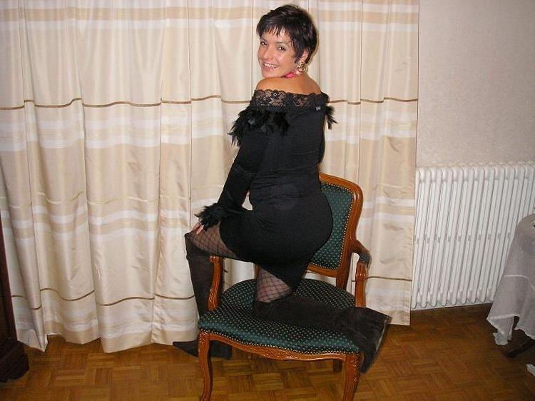 15P French housewife Nathalie in black lingerie and stockings