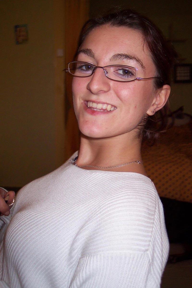 20P Amateur wife sucks cock at home