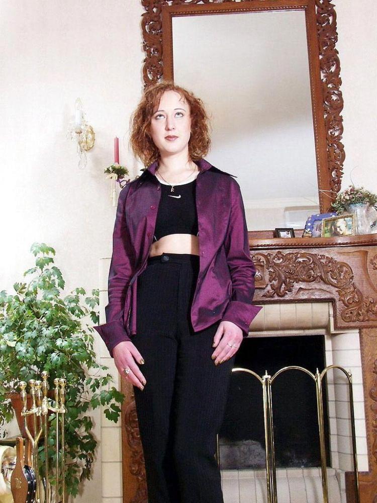 17P Pale Red Head House Wife In Boots Spreading Her Tight Snatch