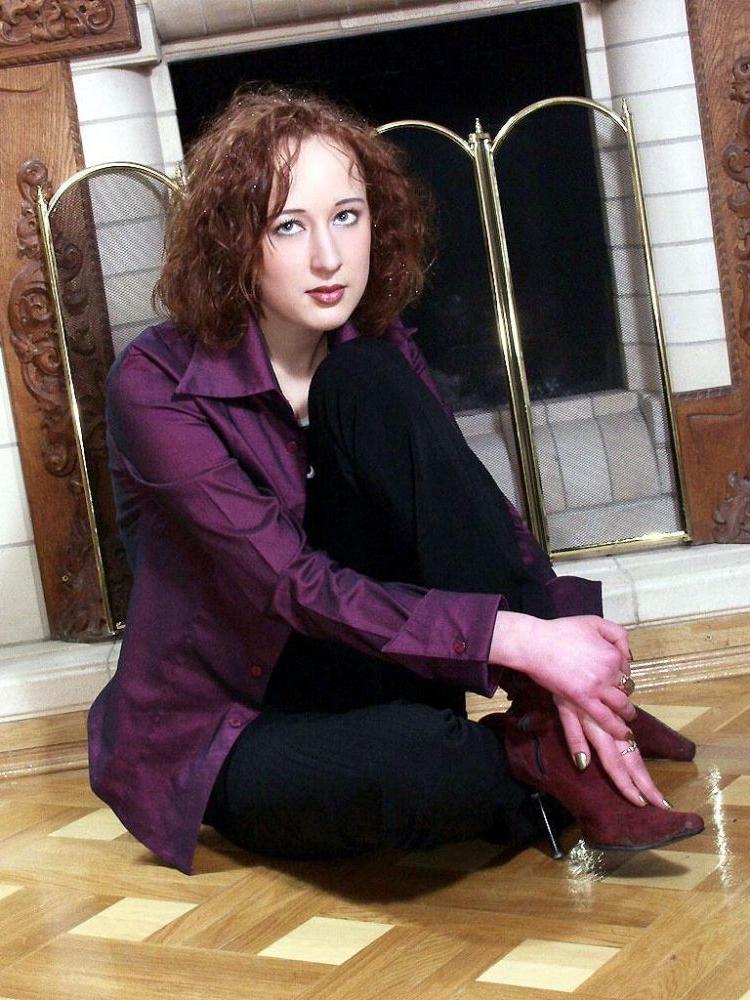 17P Pale Red Head House Wife In Boots Spreading Her Tight Snatch