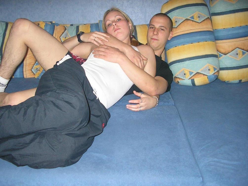 20P Amateur couple home fuck with dildo
