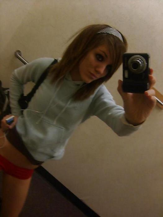 25P Emo girls