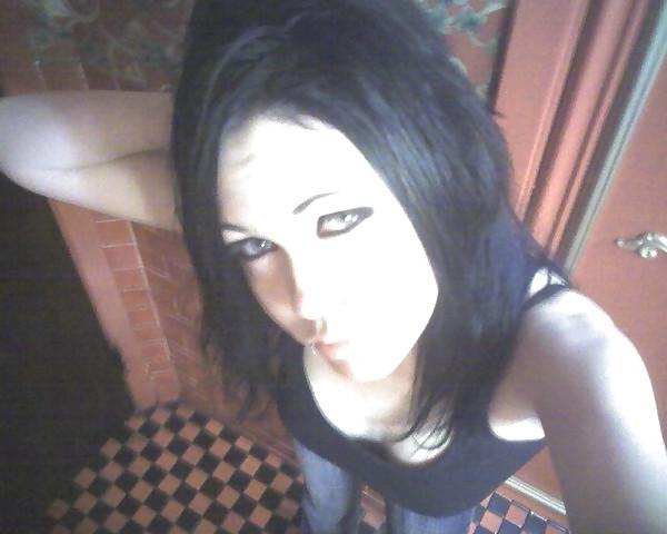 25P Emo girls
