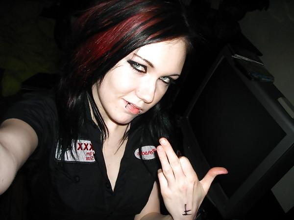 25P Emo girls