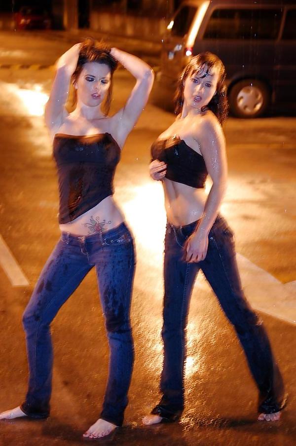 25P Emo girls