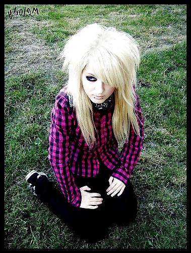 25P Emo girls