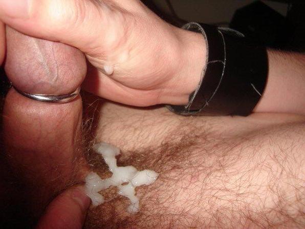 20P Amateur couple fucking at home with close-up pictures