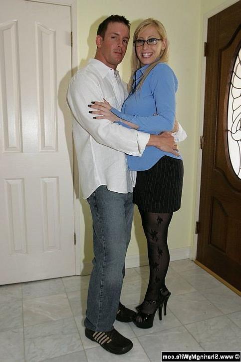 16P blonde wife fucks stranger as husband watches