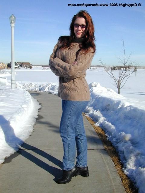 16P Wife rubs snow on her huge tits and nipples in the yard