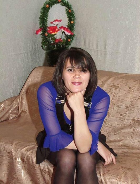 15P Sexy amateur wife stripping naked
