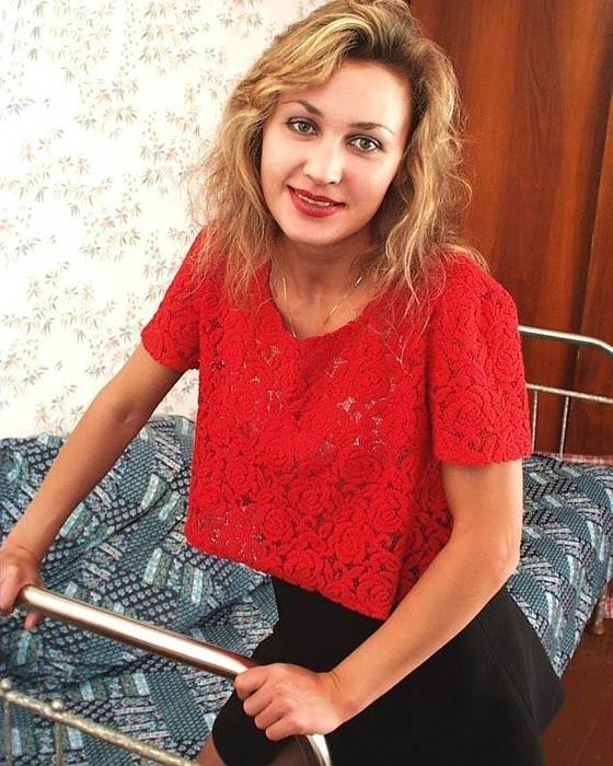 15P Horny amateur wife posing naked