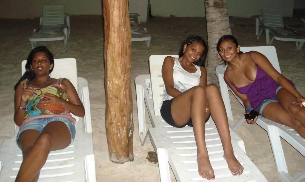 15P Real indian gfs are posing and naked gallery 16