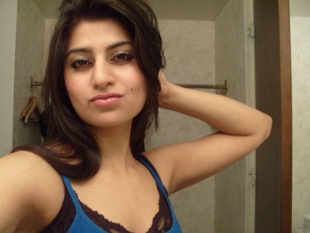 15P Real indian gfs are posing and naked gallery 60
