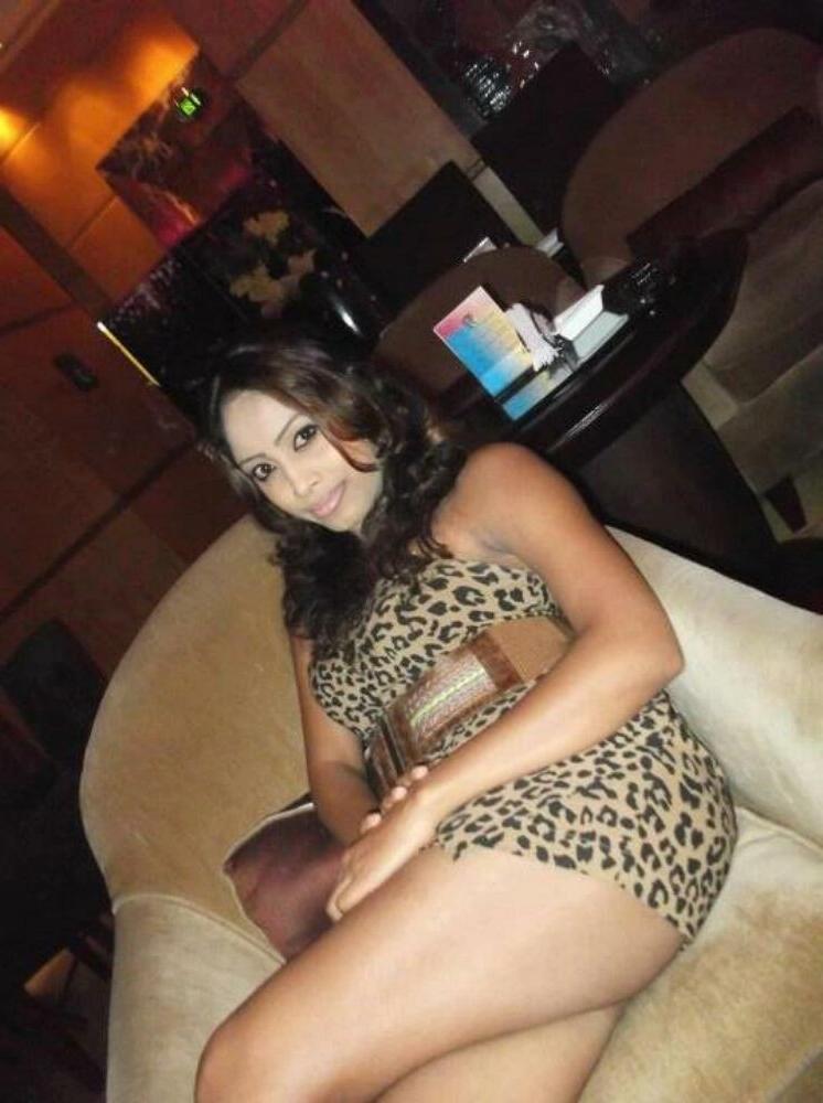 15P Real indian gfs are posing and naked gallery 33