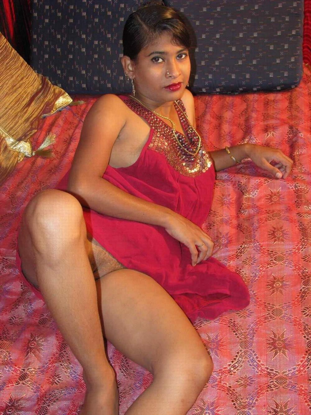 10P Indian hottie in red shows off her nice sweet pussy