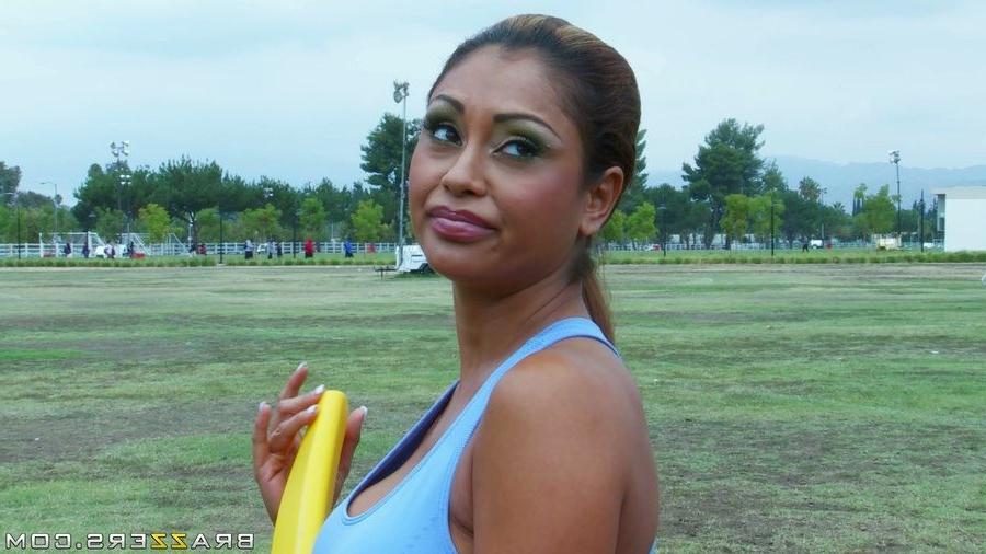 16P Indian milf Priya Rai loves to work out before sex
