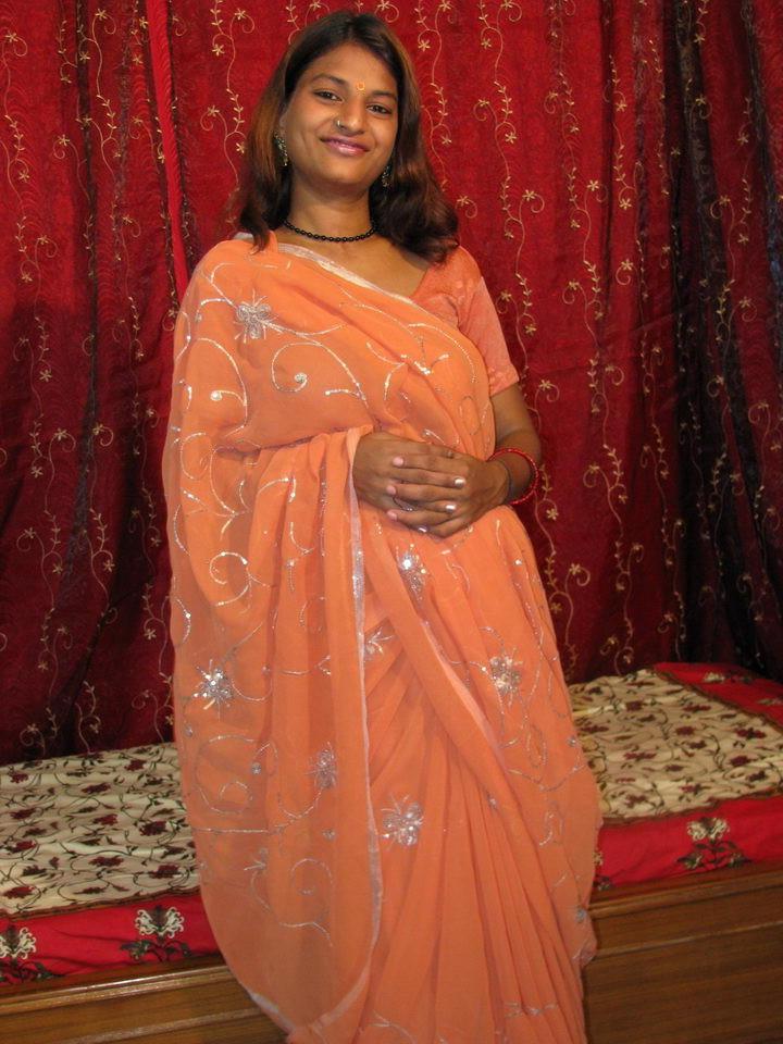15P Pregnant indian babe posing