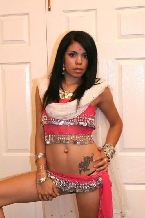 15P Hot Indian Ashawri fills her mouth with a huge dick in this hot threesome scene