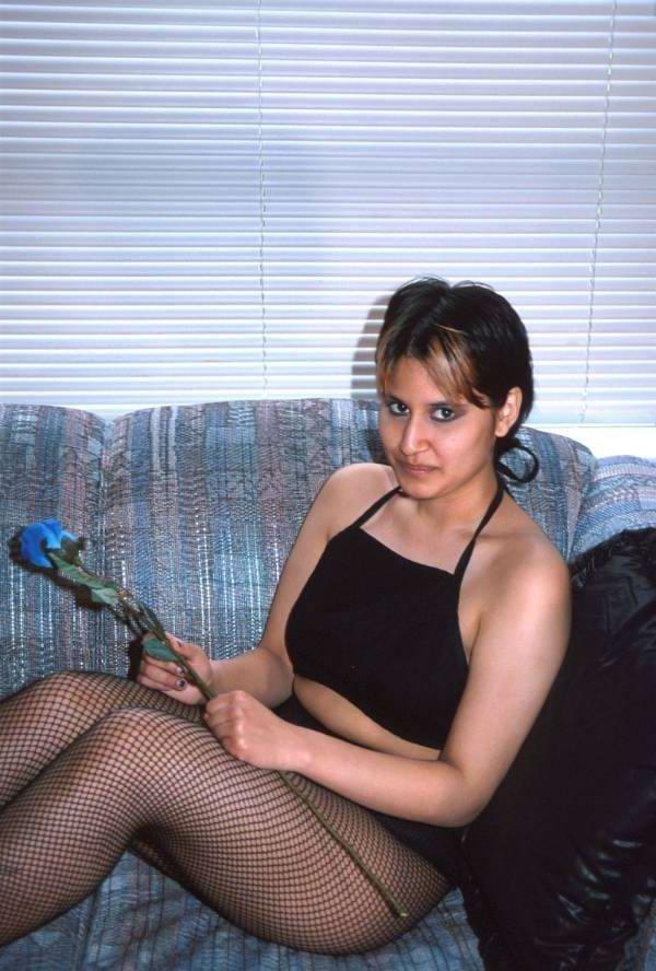 15P Shy Indian girl takes off her top