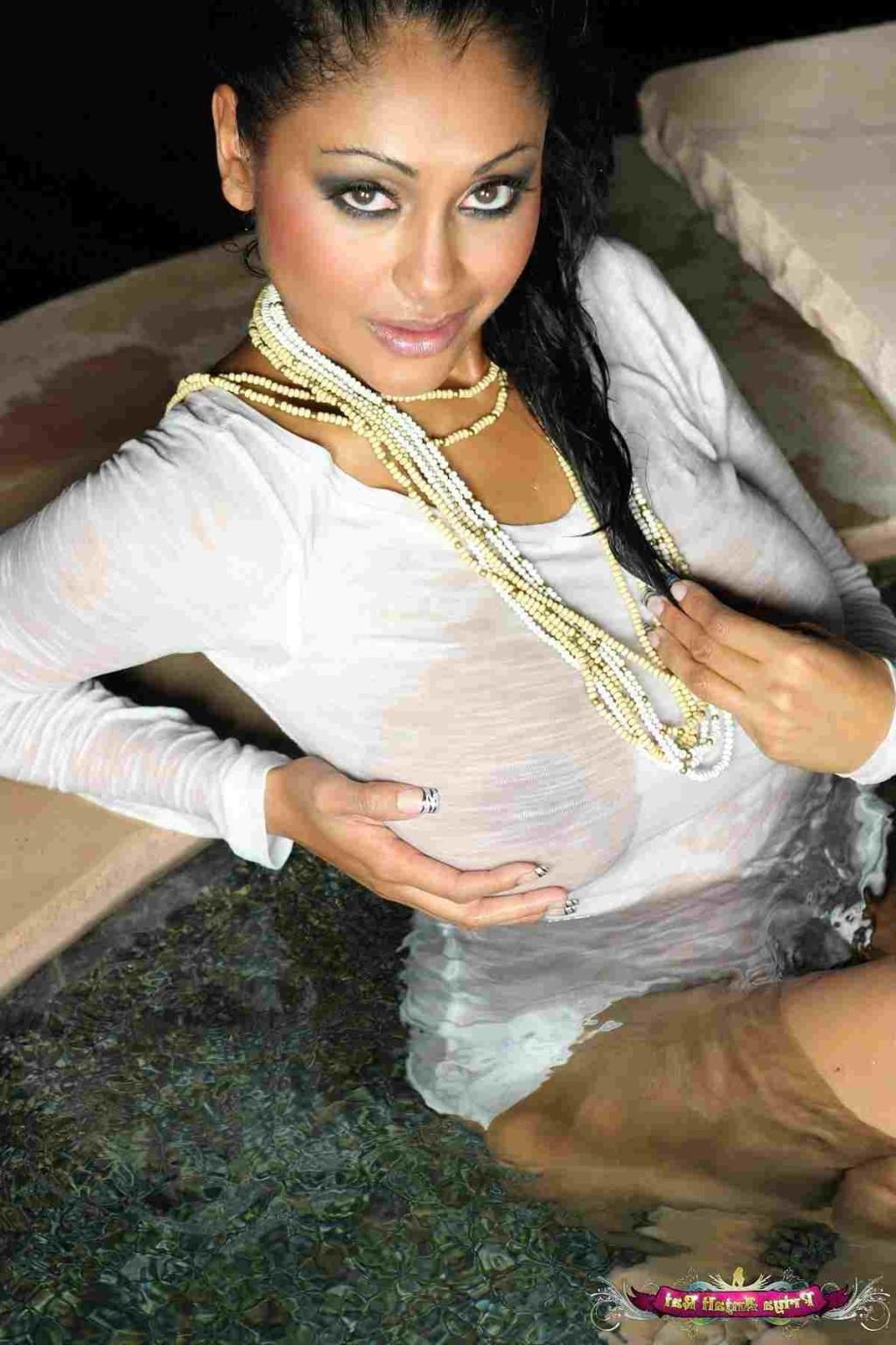 16P Beautiful Indian girl in with big tits takes off her wet t shirt