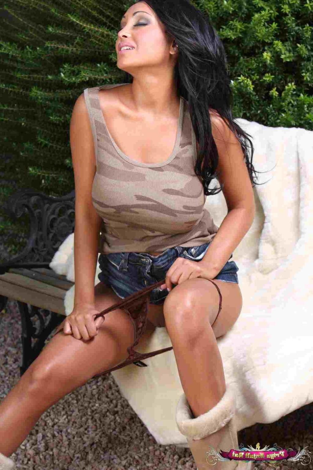 15P Gorgeous Indian babe with huge tits