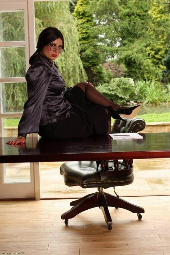 12P Hot indian secretary Sharimara