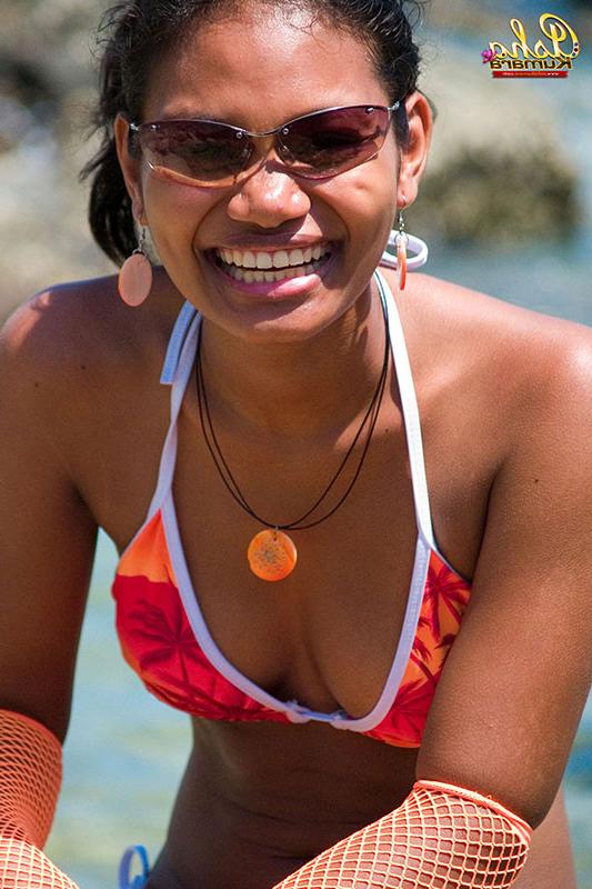 15P Bikini shows off the curves of this Indian teens booty