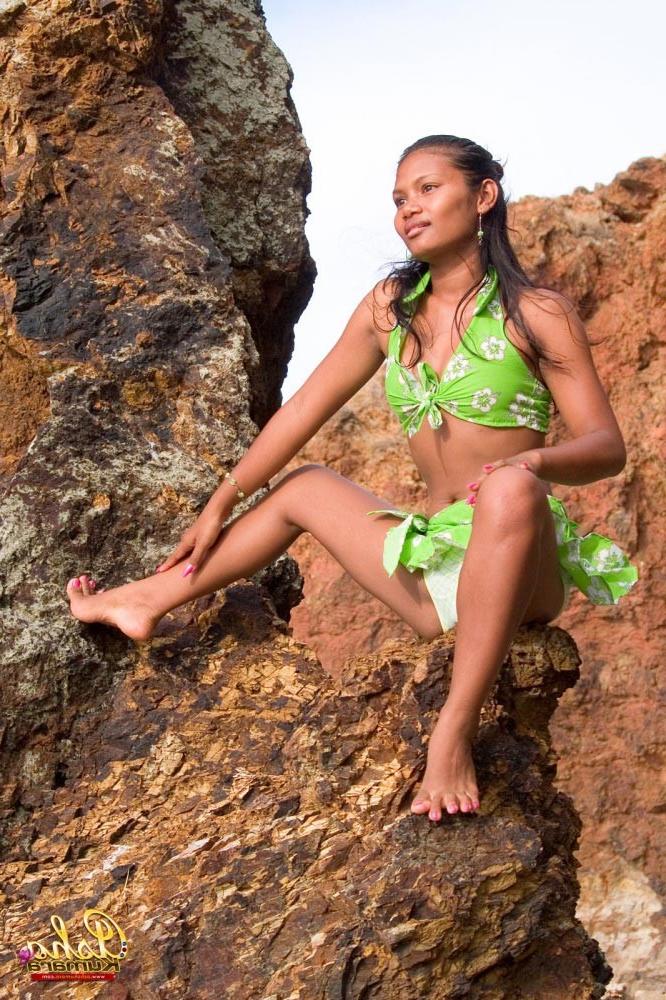 16P nude indian outside