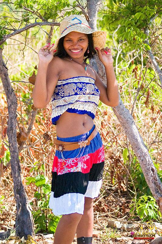 15P Indian teen pulls up skirt to expose pretty white panties
