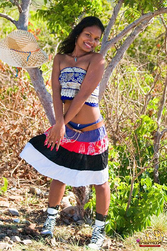 15P Indian teen pulls up skirt to expose pretty white panties