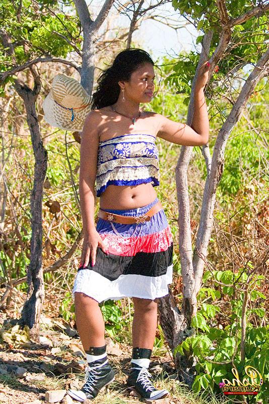 15P Indian teen pulls up skirt to expose pretty white panties