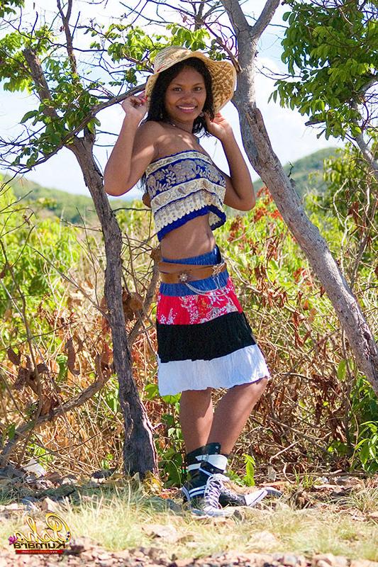 15P Indian teen pulls up skirt to expose pretty white panties