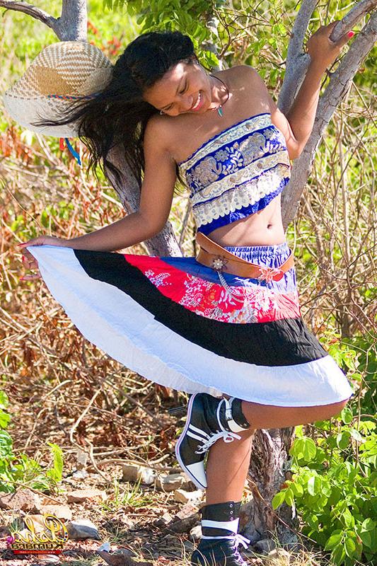 15P Indian teen pulls up skirt to expose pretty white panties