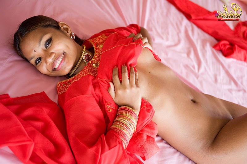 15P Beautiful Indian babe Asha Kumara flashes naked brown buns