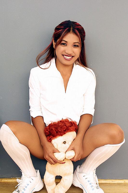 15P Indian amateur babe with a great ass showing off her pussy
