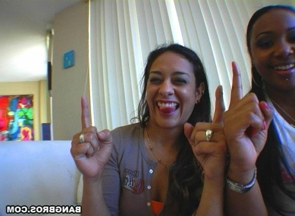 16P These chicks went crazy when they saw the dick
