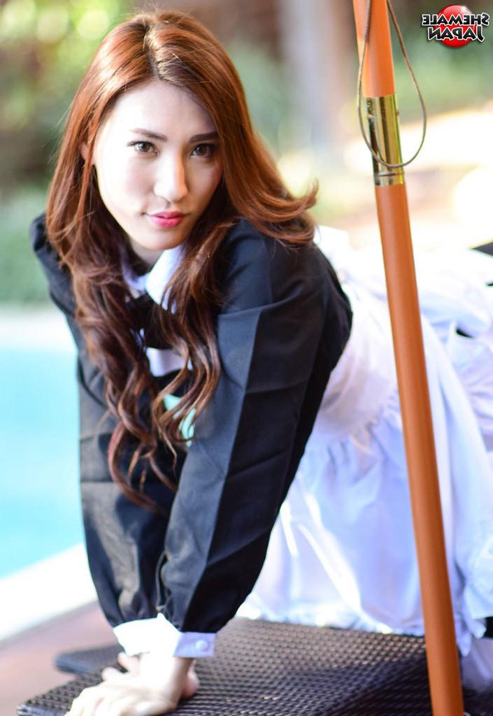 15P Jap newhalf maid