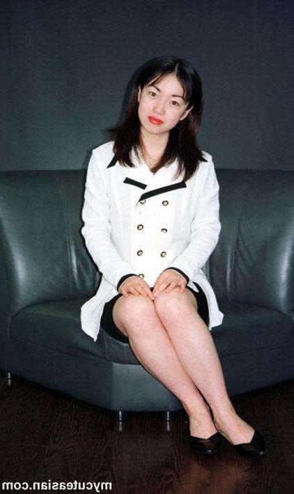 16P Japanese amateur wife in black lingerie naked