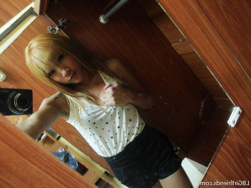 15P Hot Blonde Ladyboy Girlfriend Exposing Her Big Shemale Cock