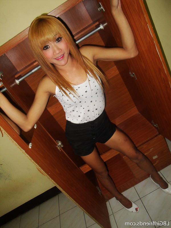 15P Hot Blonde Ladyboy Girlfriend Exposing Her Big Shemale Cock